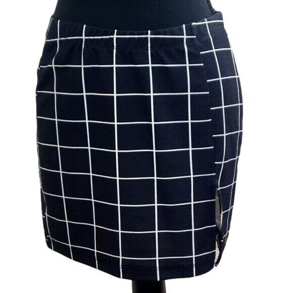 š„$5/$25 Black and White CheckāMini Skirt - Picture 6 of 6